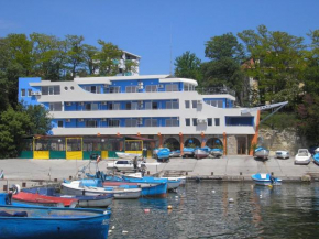Отель Ribarska Sreshta Family Hotel  Tsarevo